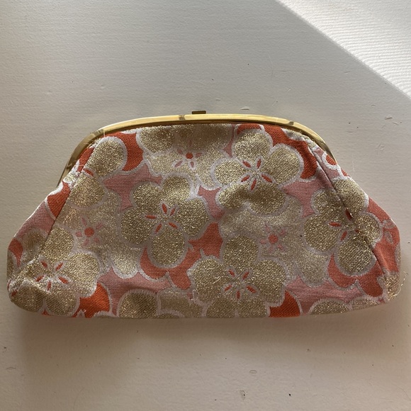 Banana Republic clutch - Picture 2 of 4
